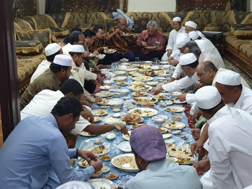 مأدبة عشاء على شرف السفير الإندونيسي