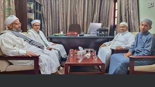 عميد كلية الشريعة والقانون يلتقي مدير مكتب جامعة الأحقاف بدولة إندونيسيا