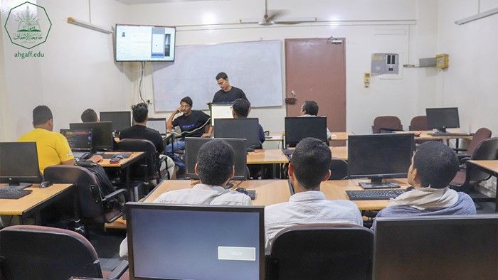 كلية هندسة وعلوم الحاسوب تقيم مناقشة مشاريع التخرج لطلاب قسم تقنية المعلومات للعام الجامعي 2023-2024