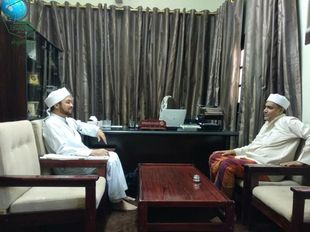 عميد كلية الشريعة والقانون يلتقي الدكتور أحمد بن علوي السقاف الباحث في شؤون الأوقاف