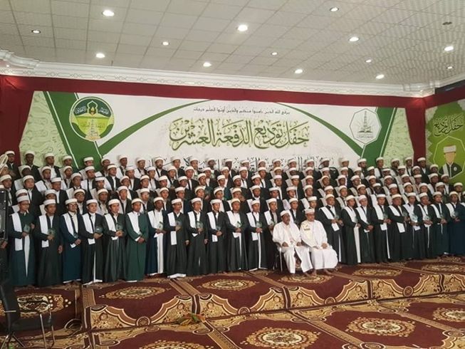 كلية الشريعة والقانون بجامعة الأحقاف تحتفي بتخريج ١٢٧ طالبا من طلابها بقسمي الشريعة والشريعة والقانون