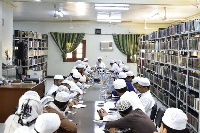 كلية الشريعة والقانون جامعة الأحقاف تستقبل مفتي الشافعية بمكة المكرمة الحبيب العلامة عمر بن حامد الجيلاني