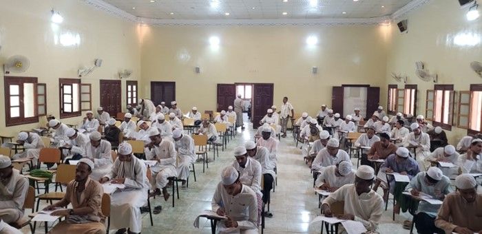 بدء الامتحانات النهائية بكلية الشريعة والقانون جامعة الأحقاف .