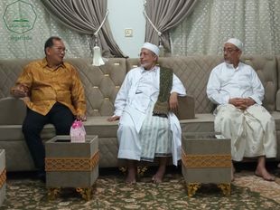 رئيس جامعة الأحقاف يلتقي بالسفير الاندونيسي لعمان واليمن محمد إرزان جوحان